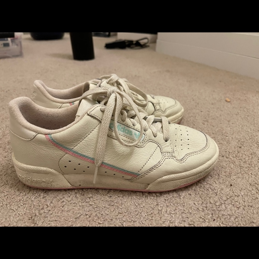 Adidas girl sneakers with pink details